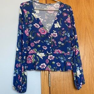 Blue floral peplum top NWOT